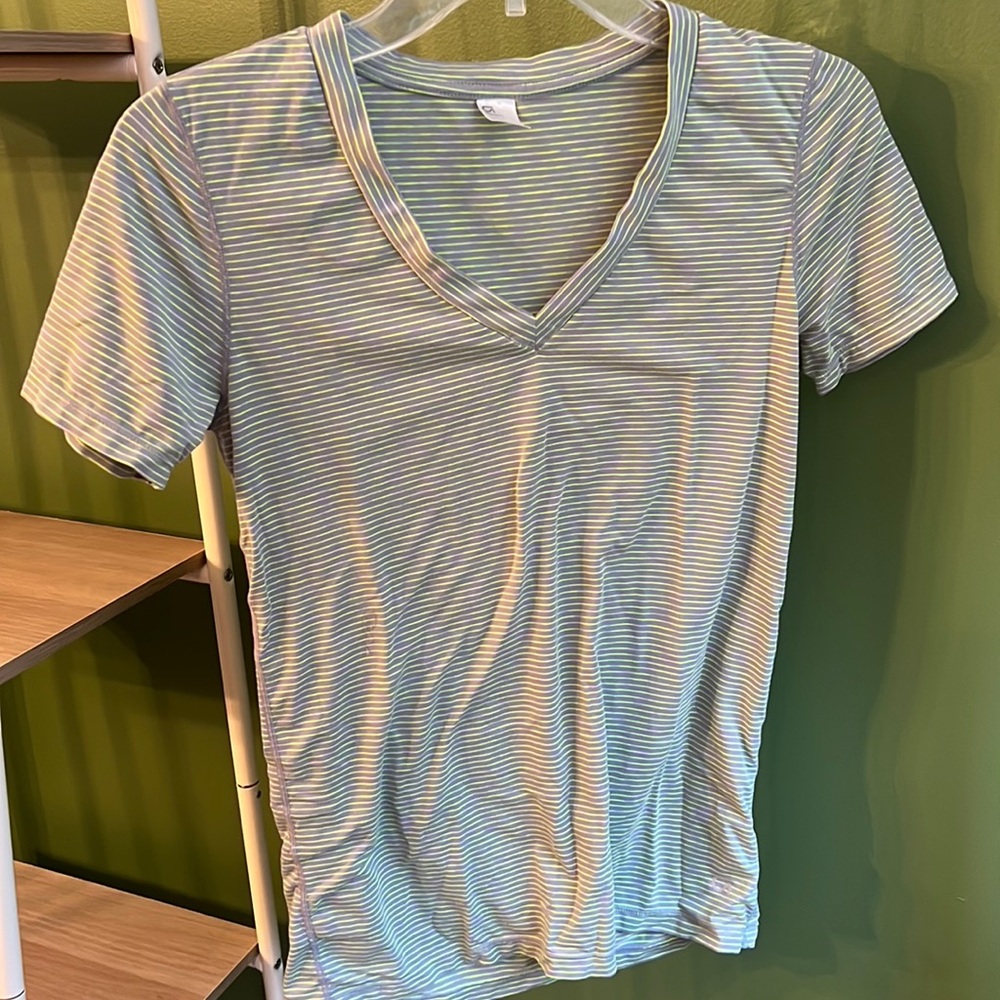 GAPfit Breathe sweat wicking workout tee! Like new!!!